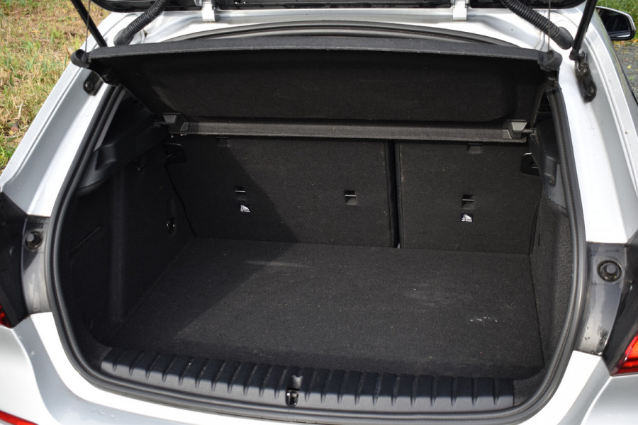 BMW 1-serie 118IA 140PK AUT. BUSINESS SPORT-LINE NAVI/LED/CAMERA/CARPLAY