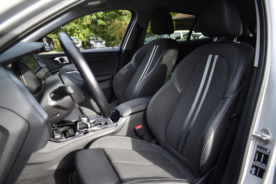 BMW 1-serie 118IA 140PK AUT. BUSINESS SPORT-LINE NAVI/LED/CAMERA/CARPLAY