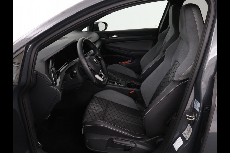 Volkswagen Golf 1.5 eTSI R-Line | Stoel & stuurverwarming | Camera | Sportstoelen | Sfeerverlichting | Digital Cockpit | Carplay | Adaptive cruise | Full LED