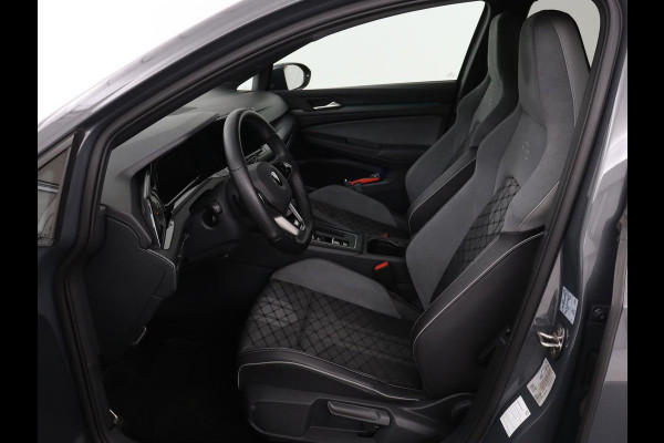 Volkswagen Golf 1.5 eTSI R-Line | Stoel & stuurverwarming | Camera | Sportstoelen | Sfeerverlichting | Digital Cockpit | Carplay | Adaptive cruise | Full LED