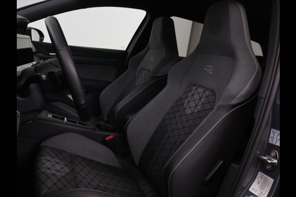 Volkswagen Golf 1.5 eTSI R-Line | Stoel & stuurverwarming | Camera | Sportstoelen | Sfeerverlichting | Digital Cockpit | Carplay | Adaptive cruise | Full LED
