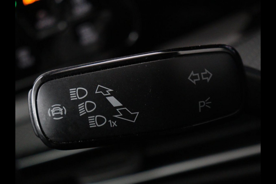 Volkswagen Golf 1.5 eTSI R-Line | Stoel & stuurverwarming | Camera | Sportstoelen | Sfeerverlichting | Digital Cockpit | Carplay | Adaptive cruise | Full LED