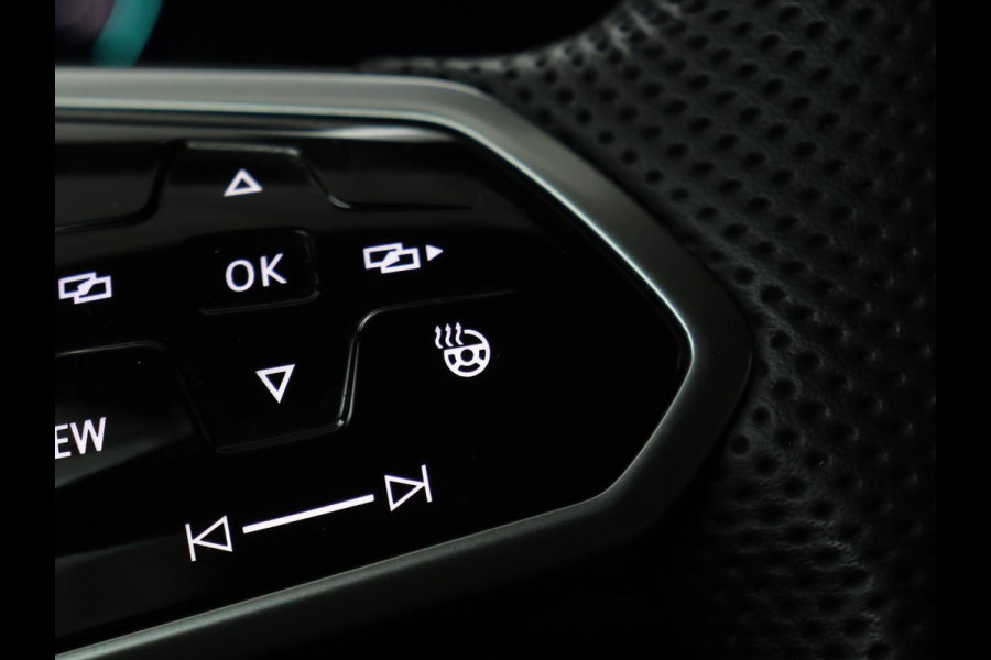 Volkswagen Golf 1.5 eTSI R-Line | Stoel & stuurverwarming | Camera | Sportstoelen | Sfeerverlichting | Digital Cockpit | Carplay | Adaptive cruise | Full LED