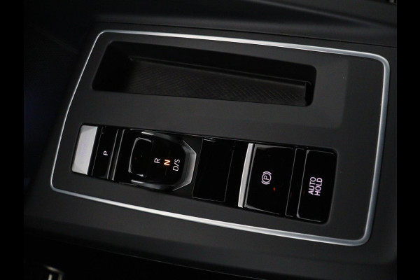 Volkswagen Golf 1.5 eTSI R-Line | Stoel & stuurverwarming | Camera | Sportstoelen | Sfeerverlichting | Digital Cockpit | Carplay | Adaptive cruise | Full LED