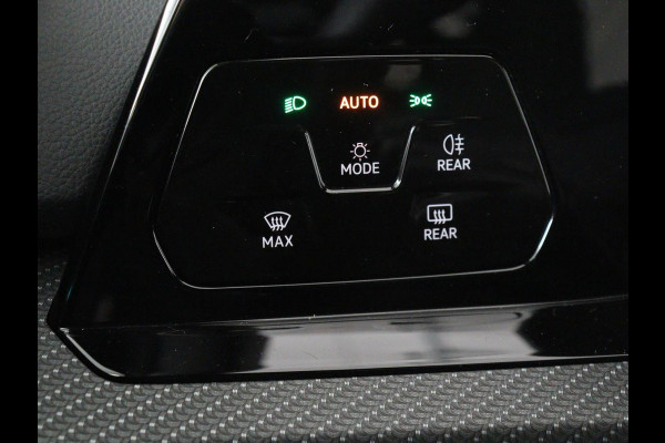 Volkswagen Golf 1.5 eTSI R-Line | Stoel & stuurverwarming | Camera | Sportstoelen | Sfeerverlichting | Digital Cockpit | Carplay | Adaptive cruise | Full LED