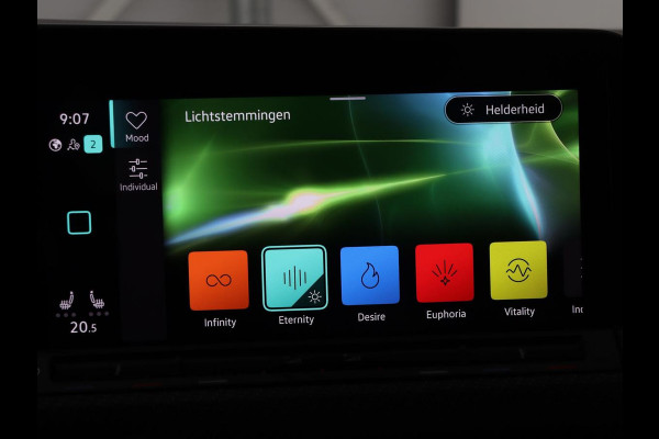 Volkswagen Golf 1.5 eTSI R-Line | Stoel & stuurverwarming | Camera | Sportstoelen | Sfeerverlichting | Digital Cockpit | Carplay | Adaptive cruise | Full LED