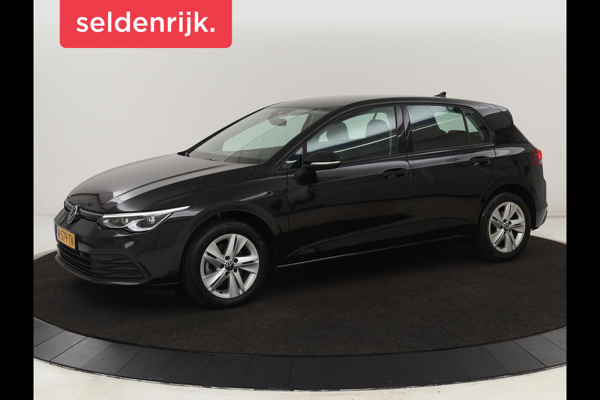 Volkswagen Golf 1.5 eTSI Life | Stoelverwarming | Carplay | Massage | Adaptive cruise | Navigatie | Sfeerverlichting | Parkeerhulp | Full LED | Memory