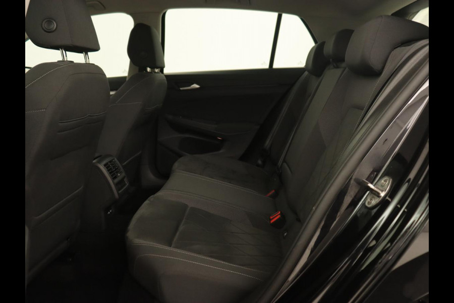 Volkswagen Golf 1.5 eTSI Life | Stoelverwarming | Carplay | Massage | Adaptive cruise | Navigatie | Sfeerverlichting | Parkeerhulp | Full LED | Memory