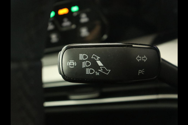 Volkswagen Golf 1.5 eTSI Life | Stoelverwarming | Carplay | Massage | Adaptive cruise | Navigatie | Sfeerverlichting | Parkeerhulp | Full LED | Memory