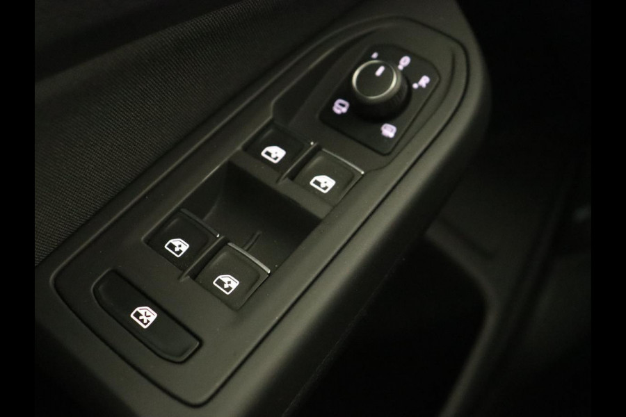 Volkswagen Golf 1.5 eTSI Life | Stoelverwarming | Carplay | Massage | Adaptive cruise | Navigatie | Sfeerverlichting | Parkeerhulp | Full LED | Memory