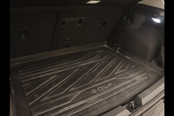 Volkswagen Golf 1.5 eTSI Life | Stoelverwarming | Carplay | Massage | Adaptive cruise | Navigatie | Sfeerverlichting | Parkeerhulp | Full LED | Memory