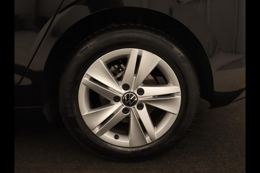 Volkswagen Golf 1.5 eTSI Life | Stoelverwarming | Carplay | Massage | Adaptive cruise | Navigatie | Sfeerverlichting | Parkeerhulp | Full LED | Memory