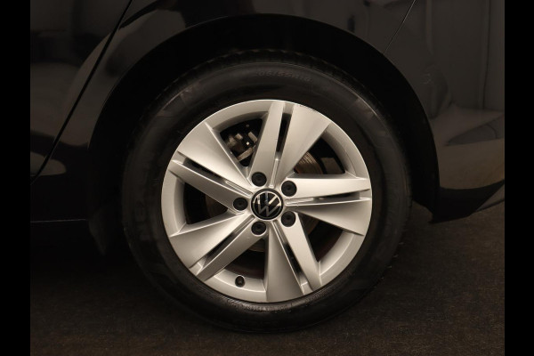 Volkswagen Golf 1.5 eTSI Life | Stoelverwarming | Carplay | Massage | Adaptive cruise | Navigatie | Sfeerverlichting | Parkeerhulp | Full LED | Memory