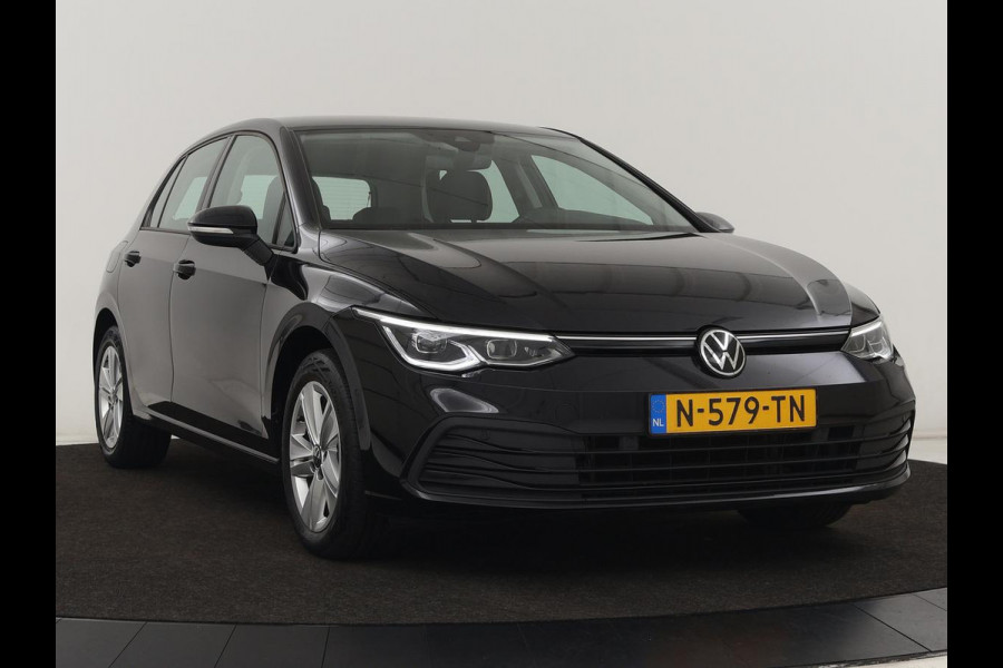 Volkswagen Golf 1.5 eTSI Life | Stoelverwarming | Carplay | Massage | Adaptive cruise | Navigatie | Sfeerverlichting | Parkeerhulp | Full LED | Memory