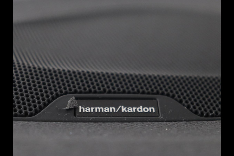 Volvo V40 1.5 T3 Polar+ Sport | Panoramadak | Stoelverwarming | Camera | Full LED | Navigatie | Park Assist | Harman/Kardon | Keyless | R Design