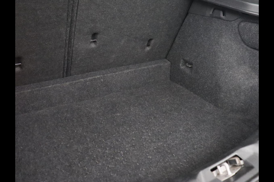 Volvo V40 1.5 T3 Polar+ Sport | Panoramadak | Stoelverwarming | Camera | Full LED | Navigatie | Park Assist | Harman/Kardon | Keyless | R Design