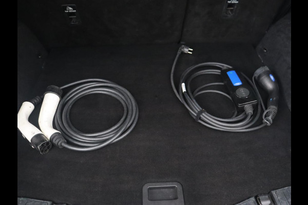 Ford Kuga 2.5 PHEV ST-Line X | Panoramadak | Head-Up | Trekhaak | Stoelverwarming | 360 Camera | B&O Sound | Carplay | Navigatie | Achterbankverwarming | Half leder | Keyless | Plug In