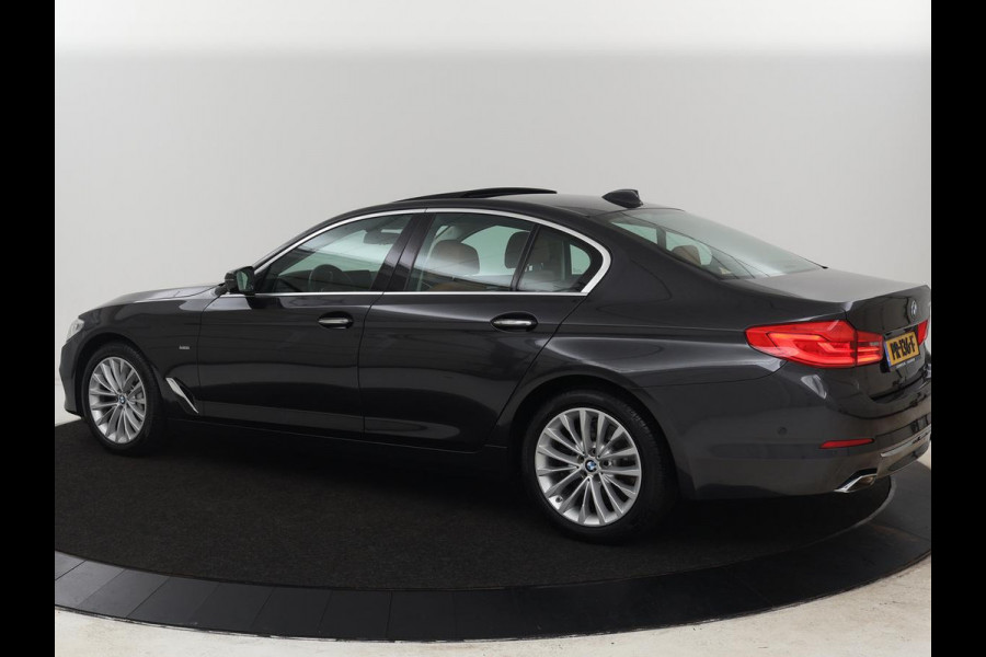 BMW 5 Serie 540i High Executive | 51.800km NAP | Schuifdak | Luxury Line | Leder | 360 Camera | Comfortstoelen | Keyless | Stoelverwarming | Navigatie | Memory | Full LED | Dodehoek detectie | Park Assist