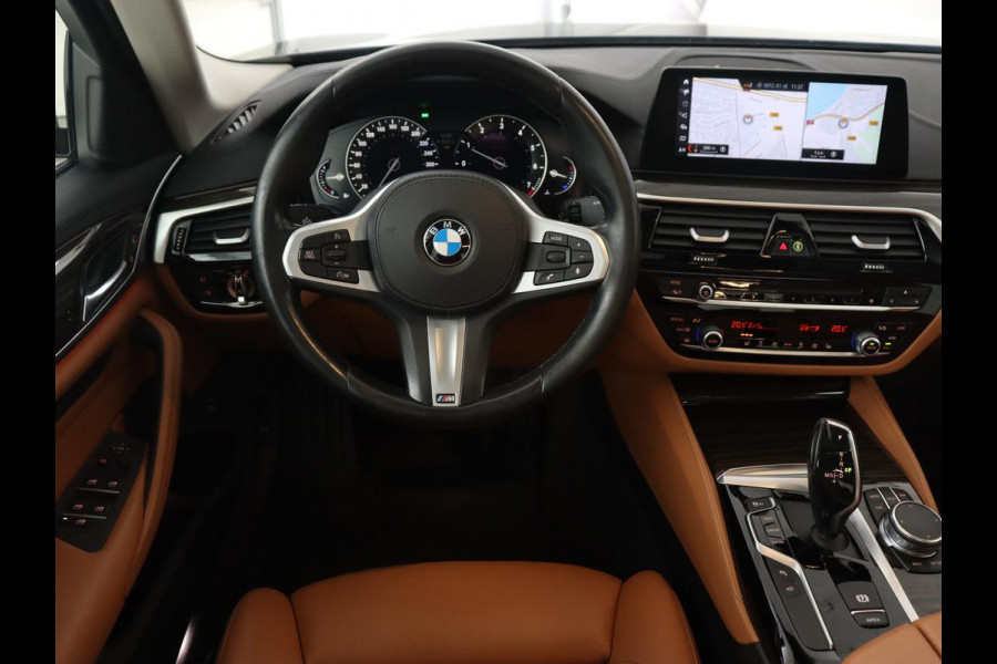 BMW 5 Serie 540i High Executive | 51.800km NAP | Schuifdak | Luxury Line | Leder | 360 Camera | Comfortstoelen | Keyless | Stoelverwarming | Navigatie | Memory | Full LED | Dodehoek detectie | Park Assist