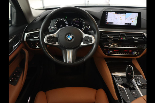 BMW 5 Serie 540i High Executive | 51.800km NAP | Schuifdak | Luxury Line | Leder | 360 Camera | Comfortstoelen | Keyless | Stoelverwarming | Navigatie | Memory | Full LED | Dodehoek detectie | Park Assist