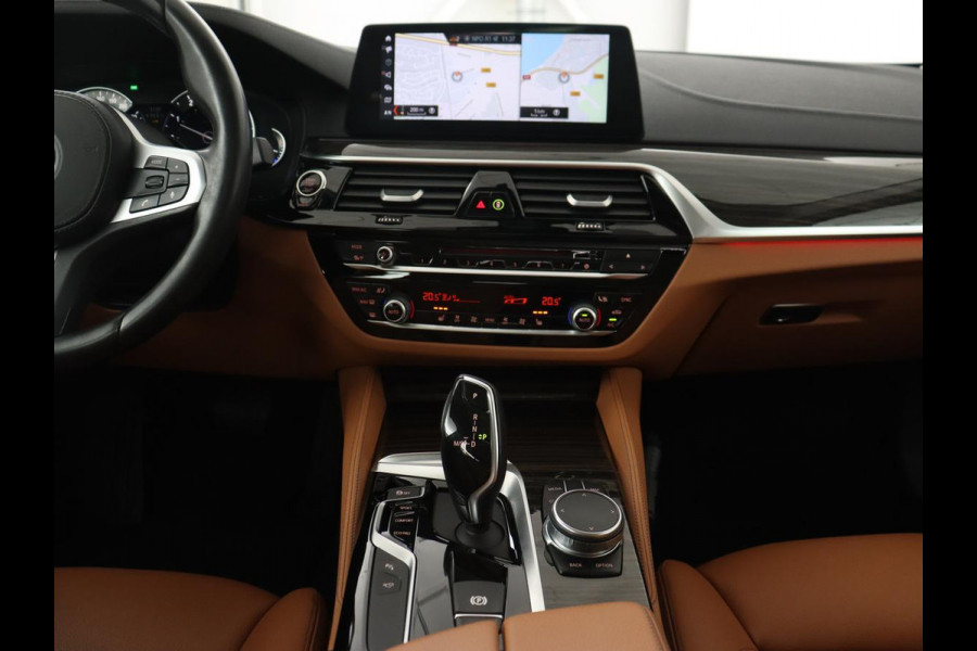 BMW 5 Serie 540i High Executive | 51.800km NAP | Schuifdak | Luxury Line | Leder | 360 Camera | Comfortstoelen | Keyless | Stoelverwarming | Navigatie | Memory | Full LED | Dodehoek detectie | Park Assist