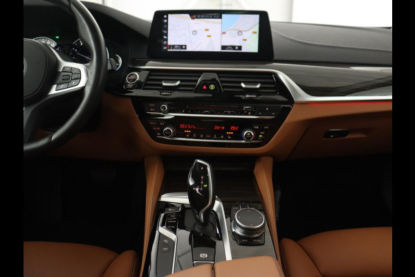 BMW 5 Serie 540i High Executive | 51.800km NAP | Schuifdak | Luxury Line | Leder | 360 Camera | Comfortstoelen | Keyless | Stoelverwarming | Navigatie | Memory | Full LED | Dodehoek detectie | Park Assist