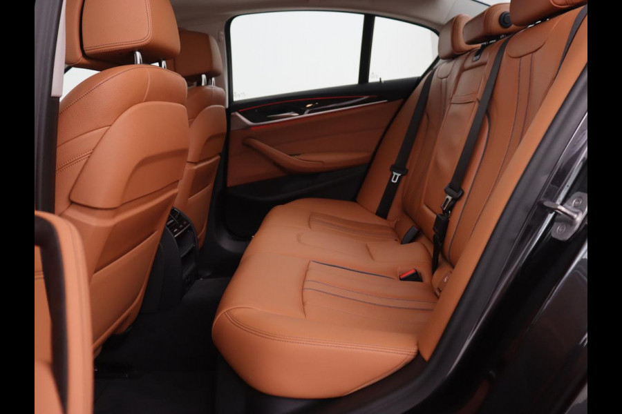BMW 5 Serie 540i High Executive | 51.800km NAP | Schuifdak | Luxury Line | Leder | 360 Camera | Comfortstoelen | Keyless | Stoelverwarming | Navigatie | Memory | Full LED | Dodehoek detectie | Park Assist