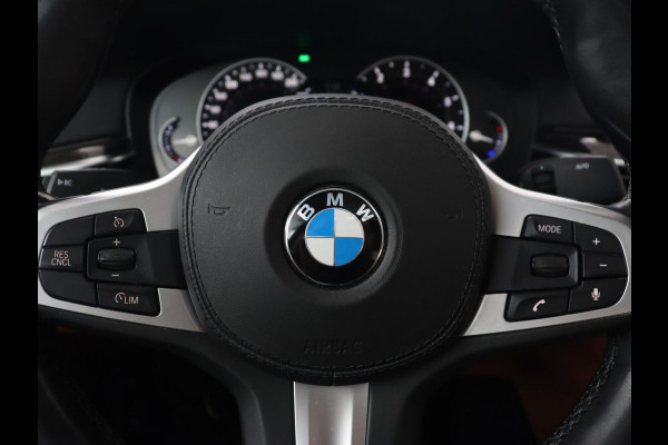 BMW 5 Serie 540i High Executive | 51.800km NAP | Schuifdak | Luxury Line | Leder | 360 Camera | Comfortstoelen | Keyless | Stoelverwarming | Navigatie | Memory | Full LED | Dodehoek detectie | Park Assist