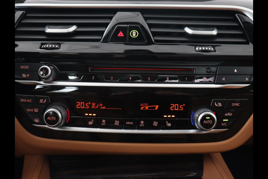 BMW 5 Serie 540i High Executive | 51.800km NAP | Schuifdak | Luxury Line | Leder | 360 Camera | Comfortstoelen | Keyless | Stoelverwarming | Navigatie | Memory | Full LED | Dodehoek detectie | Park Assist