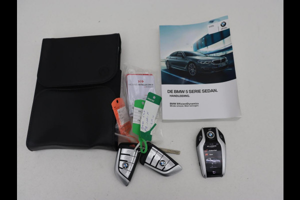 BMW 5 Serie 540i High Executive | 51.800km NAP | Schuifdak | Luxury Line | Leder | 360 Camera | Comfortstoelen | Keyless | Stoelverwarming | Navigatie | Memory | Full LED | Dodehoek detectie | Park Assist