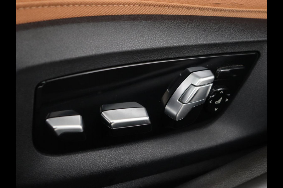 BMW 5 Serie 540i High Executive | 51.800km NAP | Schuifdak | Luxury Line | Leder | 360 Camera | Comfortstoelen | Keyless | Stoelverwarming | Navigatie | Memory | Full LED | Dodehoek detectie | Park Assist