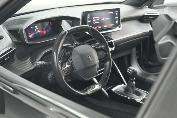 Peugeot 2008 PureTech 130 GT-Line | Camera | Adaptieve Cruise Control | Allseason Banden | Navigatie