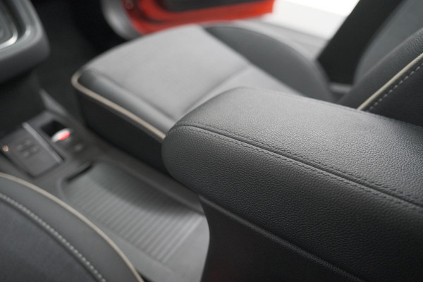 Renault Clio 1.6 E-Tech Full Hybrid 145 techno | 360 Camera | Adaptieve Cruise Control | Dodehoekdetectie | 9.3 Inch Groot Scherm