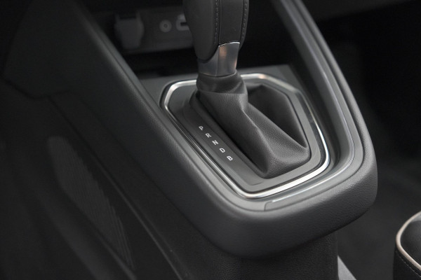 Renault Clio 1.6 E-Tech Full Hybrid 145 techno | 360 Camera | Adaptieve Cruise Control | Dodehoekdetectie | 9.3 Inch Groot Scherm