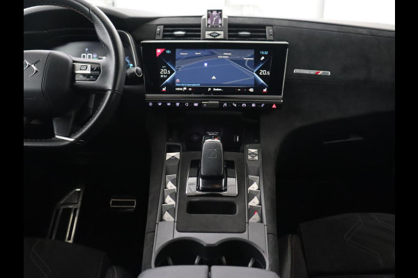 DS 7 Crossback E-Tense Performance Line | Stoelverwarming | Adaptive cruise | Alcantara | Keyless | Full LED | Carplay | Navigatie | Memory | Digital Cockpit | Dodehoek detectie | DAB | Getint glas | PHEV | Plug In
