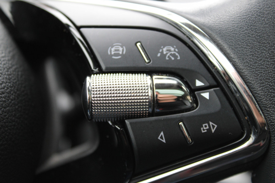 Škoda ENYAQ iV 80 First Edition LEER PANO SOH 93% CRYSTAL LED