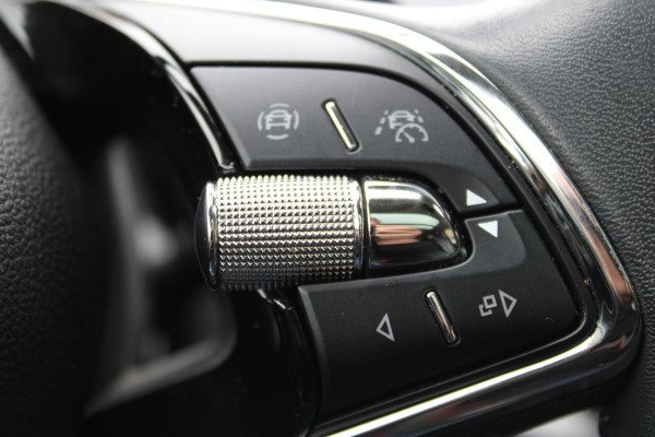 Škoda ENYAQ iV 80 First Edition LEER PANO SOH 93% CRYSTAL LED