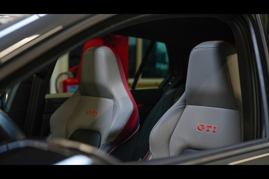 Volkswagen Golf 2.0 TSI GTI PANO/HARMAN KARDON/HUD/KEYLESS/MEMORY/DEALERONDERHOUDEN/STOELVERKOELING/CARPLAY/SFEERVERLICHTING/VOL!
