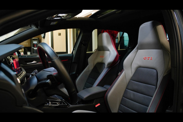 Volkswagen Golf 2.0 TSI GTI PANO/HARMAN KARDON/HUD/KEYLESS/MEMORY/DEALERONDERHOUDEN/STOELVERKOELING/CARPLAY/SFEERVERLICHTING/VOL!