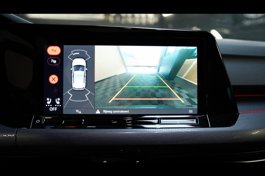 Volkswagen Golf 2.0 TSI GTI PANO/HARMAN KARDON/HUD/KEYLESS/MEMORY/DEALERONDERHOUDEN/STOELVERKOELING/CARPLAY/SFEERVERLICHTING/VOL!