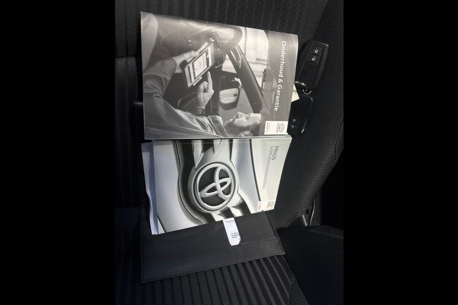 Toyota Prius 1.8 Hybrid Dynamic ECC, Navi, Stoelverwarming