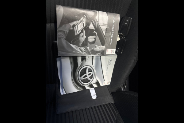 Toyota Prius 1.8 Hybrid Dynamic ECC, Navi, Stoelverwarming