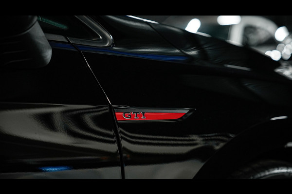 Volkswagen Golf 2.0 TSI GTI CLUBSPORT PANO/H&K/HUD/IQLIGHTS/BLINDSPOT/SFEERVERLICHTING/CARPLAY/300PK/BOMVOL!