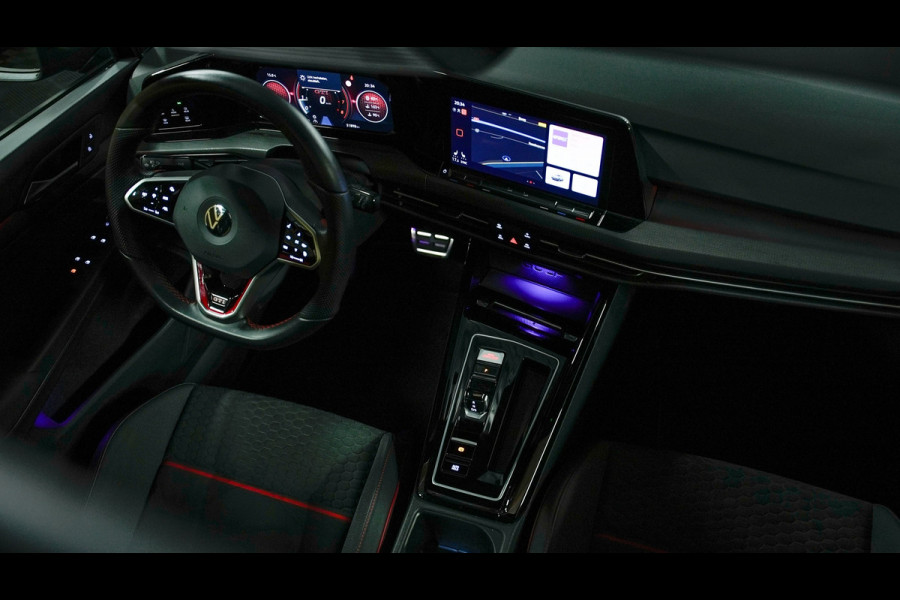 Volkswagen Golf 2.0 TSI GTI CLUBSPORT PANO/H&K/HUD/IQLIGHTS/BLINDSPOT/SFEERVERLICHTING/CARPLAY/300PK/BOMVOL!