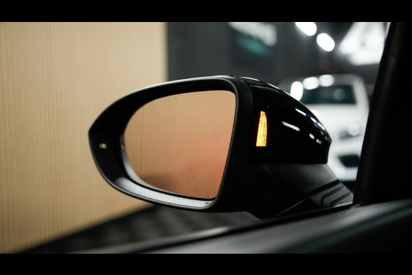 Volkswagen Golf 2.0 TSI GTI CLUBSPORT PANO/H&K/HUD/IQLIGHTS/BLINDSPOT/SFEERVERLICHTING/CARPLAY/300PK/BOMVOL!