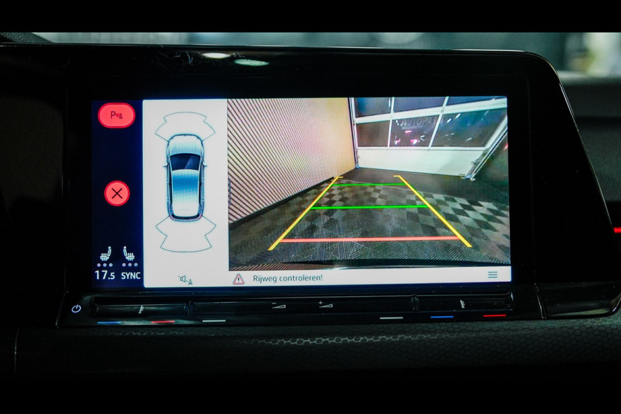 Volkswagen Golf 2.0 TSI GTI CLUBSPORT PANO/H&K/HUD/IQLIGHTS/BLINDSPOT/SFEERVERLICHTING/CARPLAY/300PK/BOMVOL!