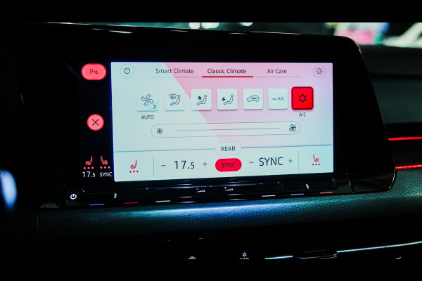 Volkswagen Golf 2.0 TSI GTI CLUBSPORT PANO/H&K/HUD/IQLIGHTS/BLINDSPOT/SFEERVERLICHTING/CARPLAY/300PK/BOMVOL!