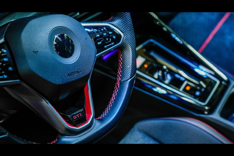 Volkswagen Golf 2.0 TSI GTI CLUBSPORT PANO/H&K/HUD/IQLIGHTS/BLINDSPOT/SFEERVERLICHTING/CARPLAY/300PK/BOMVOL!