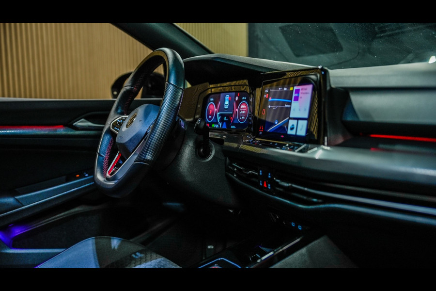 Volkswagen Golf 2.0 TSI GTI CLUBSPORT PANO/H&K/HUD/IQLIGHTS/BLINDSPOT/SFEERVERLICHTING/CARPLAY/300PK/BOMVOL!