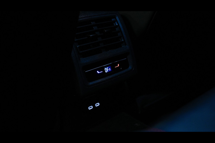 Volkswagen Golf 2.0 TSI GTI CLUBSPORT PANO/H&K/HUD/IQLIGHTS/BLINDSPOT/SFEERVERLICHTING/CARPLAY/300PK/BOMVOL!